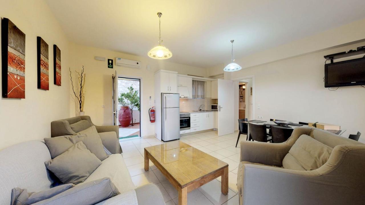 Agia Marina Meliades Villas מראה חיצוני תמונה